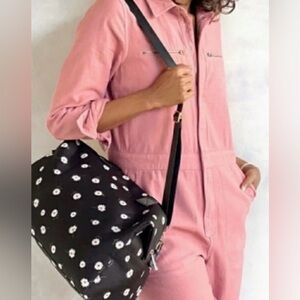 ALICE + OLIVIA X Fabfitfun Daisy Print Duffle Bag